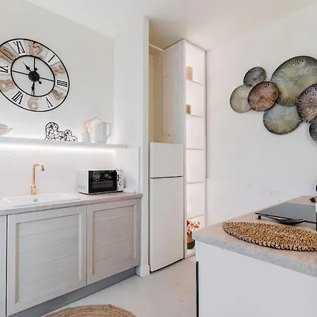 Petite Vittoria - - By Host4u Apartment